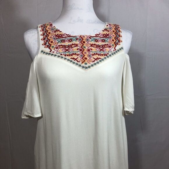 Lily Rose Cold Shoulder Embroidered White Dress - Picture 9 of 12